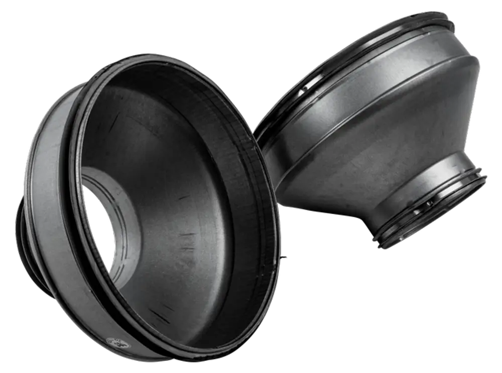 Zwei metallische Reduzierungen, die von Wolf stammen, mit konischem Design und jeweils einer Öffnung zum Anschluss an andere Rohrsysteme.